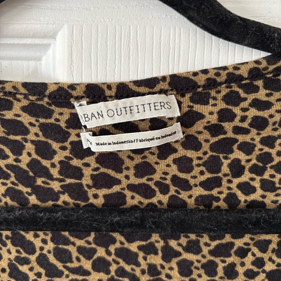 Urban Outfitters Leopard Print Crop Top - Picture 2 of 2